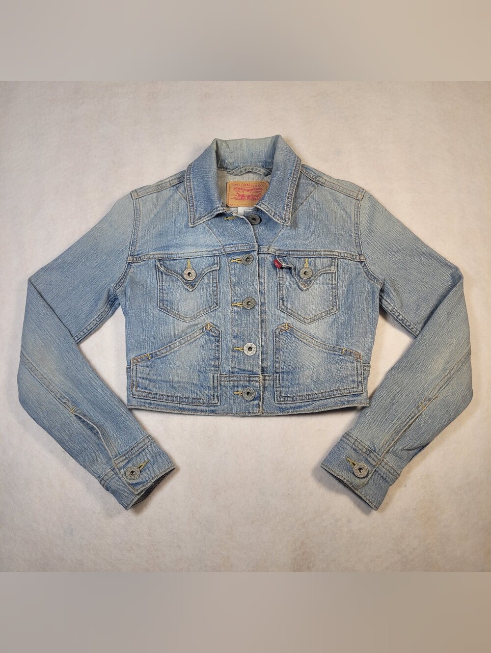 Levi's Women's Cropped Blue Denim Jacket Size Small